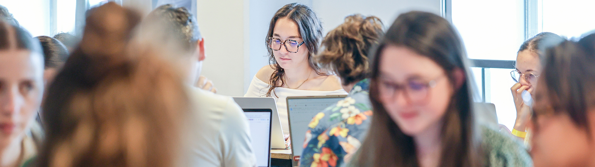 Débouchés après EFAP : métiers et insertion en communication