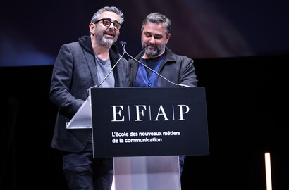 Actu EFAP - Cérémonie de remise de diplômes de la promotion 2023 de l'EFAP Paris : une célébration mémorable avec Olivier Nakache et Éric Toledano