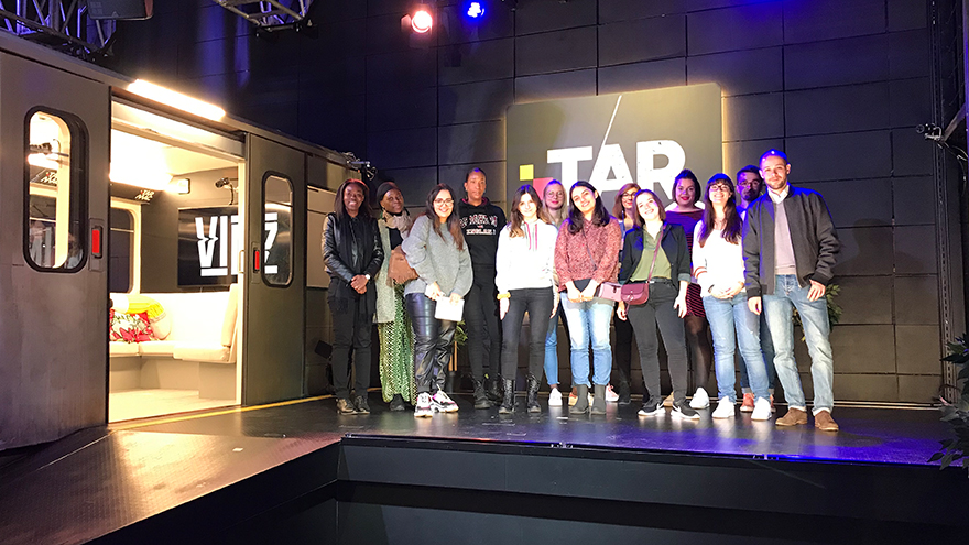 Étudiants du master communication politique en visite dans les studios RTBF