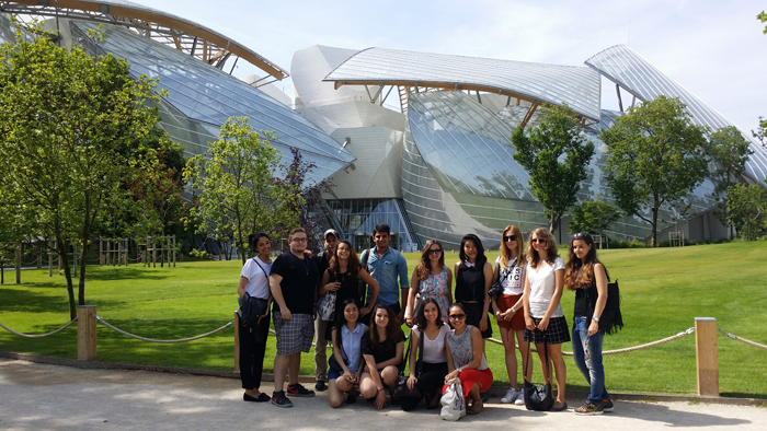 Discovering the latest Frank Gehry creation : the Louis Vuitton Foundation in Paris