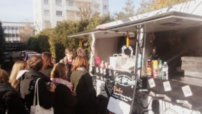 Des food-trucks installés dans la cour de l'école - EFAP