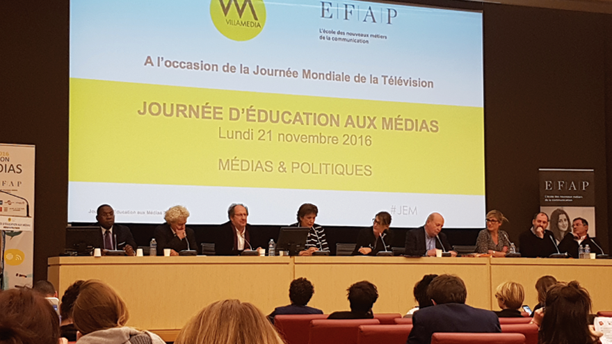 Débat 4 : Les politiques et l'infotainement Animé par Daniela Lumbroso, Présidente de Degel Production  Roselyne Bachelot, chroniqueuse et éditorialiste RMC – 100% Bachelot – ancienne ministre  François Jost, Professeur émérite à la Sorbonne Nouvelle, Directeur de la revue Télévision  Christian Hugonnet, Ingénieur Conseil en acoustique, Président fondateur de la Semaine du Son  Pascal Rostain, paparazzi, Fondateur de l'agence de presse Sphinx  Benjamin Jamet dit Dominique Jamet, Vice-Président du Mouvement « Debout la France  Pascal Lechevallier, Président de What's hot, agence de conseil nouveaux médias Laetitia Krupa, journaliste, spécialiste de la communication politique, Reputation Squad